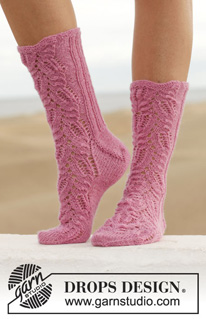 Mid-Calf Socks / DROPS 154-30